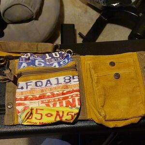 Canvas Multi Pocket Crossbody Bag With Many Pocket Options.Strap detractable